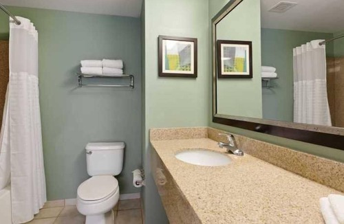 Lakeland Apartment | Beautiful Studio apartment (430985) by Houzlet