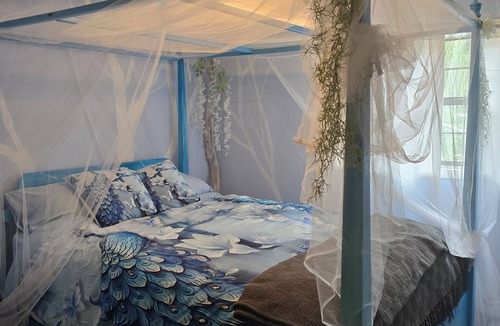 Austral Bed & Breakfast | Beautiful Tree Top themed room