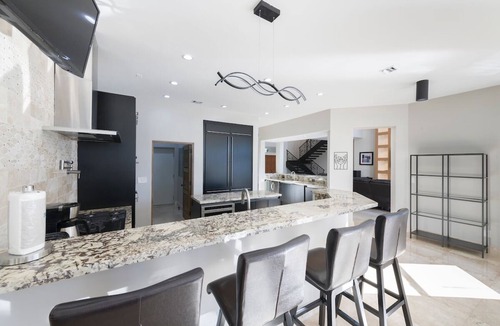 Coral Ridge House | Beautifully renovated 6 Bedroom Mansion Pet Friendly