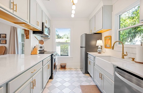 Brunswick Cottage | Beautifully restored cottage downtown Historic Brunswick close to golf + beaches