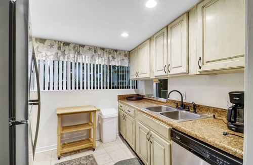 Hilton Head Island Condo | Beautifully Decorated - Close to the beach and Coligny!