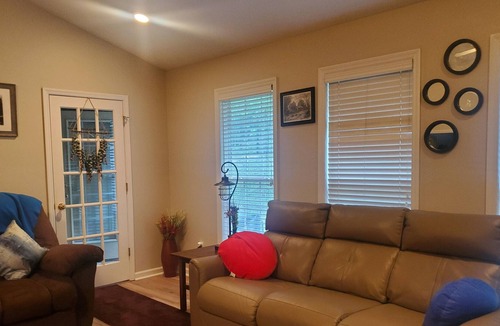 Midland House | Bed and Breakfast Personal Chef (Mudroom)