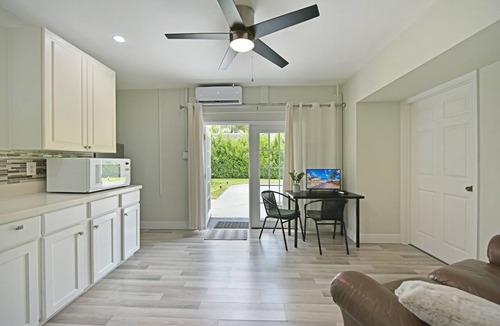 Wellington House | Bedroom and bathroom, perfect for solo traveler!