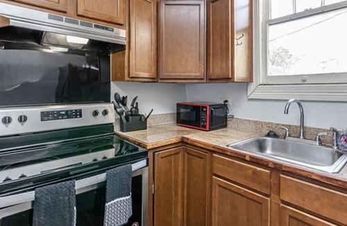 Greater Belhaven House | Belhaven Historic Colonial by Hospitals and Universities