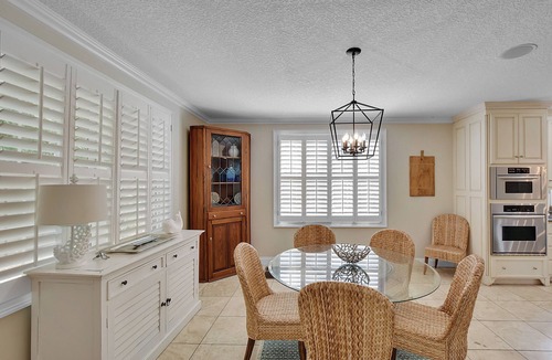 East Beach House | Belle Cottage 6 bed/4.5 bath home East Beach- Pool
