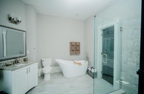 Westview House | BeltLine Retreat, Soaking Tub, Sleeps 8