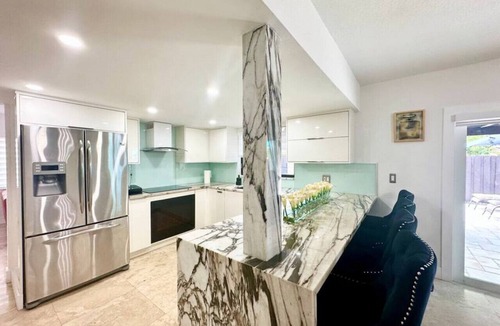 Kendall West House | BEST House in MIAMI - Pool, Fashion, Central