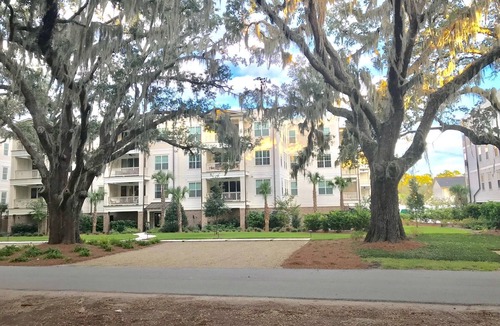 Epworth Acres Condo | Best New Luxury St. Simons FLETC/Vacation Condo-3Br/2Ba/Bikes/2 Pools/Garage