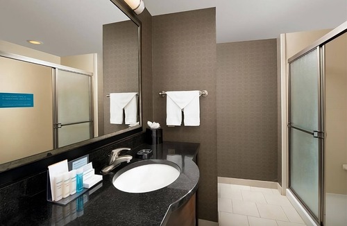 Athens Hotel | Best Place to Unwind! 2 Comfortable Units, Indoor Pool, Free Breakfast!