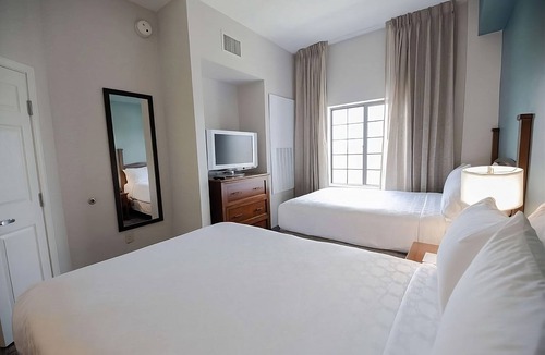 Highlands - Perkins Hotel | Best Value, Quality Stay! 2 Units Close to Bluebonnet Swamp Nature Center! Pool!