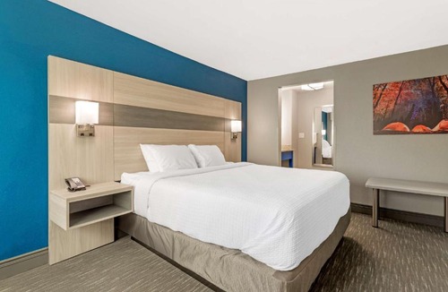 Cleveland Hotel | Best Western Plus Cleveland Inn & Suites