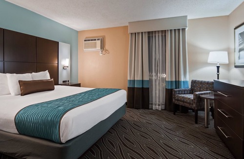 Ellendale Hotel | Best Western Plus Galleria Inn & Suites