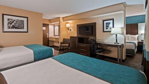 Ellendale Hotel | Best Western Plus Galleria Inn & Suites