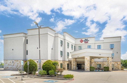 Waller Hotel | Best Western Plus Waller Hotel