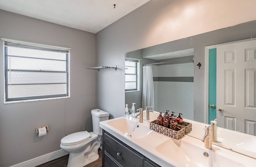 Brandon House | Big beautiful family friendly 4 bdrm King Bed **heated pool ** home