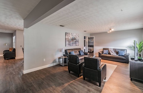 Brandon House | Big beautiful family friendly 4 bdrm King Bed **heated pool ** home
