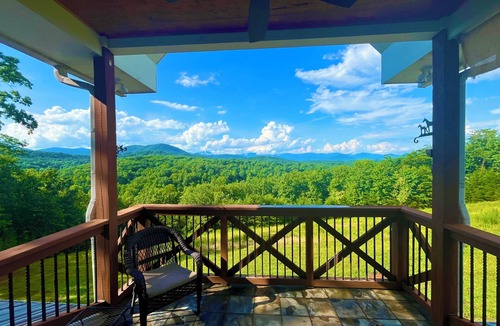Dahlonega Cabin | Big Mountain Views, Minutes to Wineries, Hot Tub