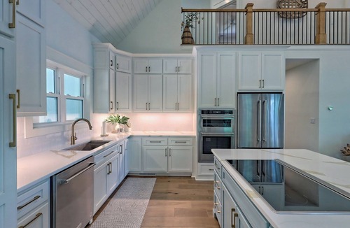 Hiawassee House | Big Oak Bungalow by Chatuge Home Concierge | Lake House · Private Dock · Hot Tub · Ping Pong · Fireplace