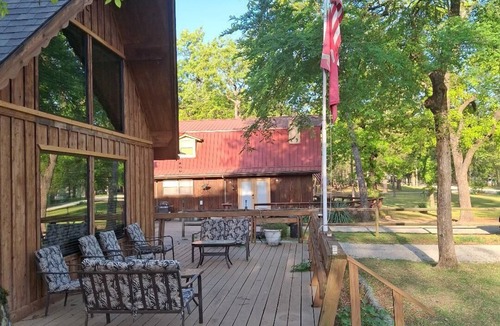 Eufaula House | Big Sandy Lodge 2 blocks to lake with pool, hot tub, fire pit and dock.