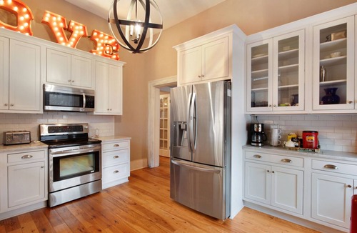 Dixon Park House | Big Yellow Brick House - Victorian District - Sleeps 8