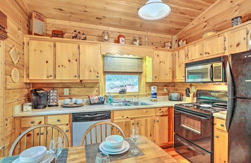 Blue Ridge Cottage | 'bigfoot's Hideout' in Blue Ridge w/Hot Tub!
