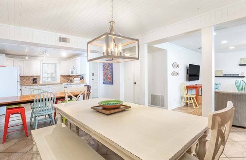 Savannah Beach Condo | Bikini Bottom | Charming Apt in Historic Home, Nearby Beach Access