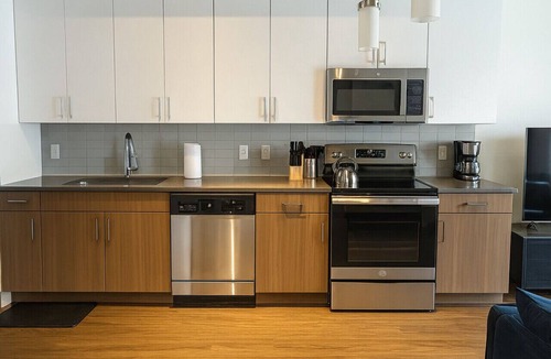 Five Points South Apartment | Birmingham Stay | 2BR w/Rooftop Amenities