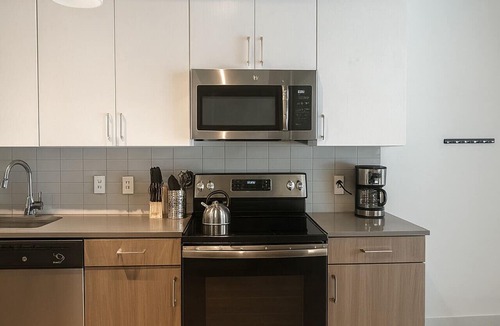 Five Points South Apartment | Birmingham Stay | 2BR w/Rooftop Amenities