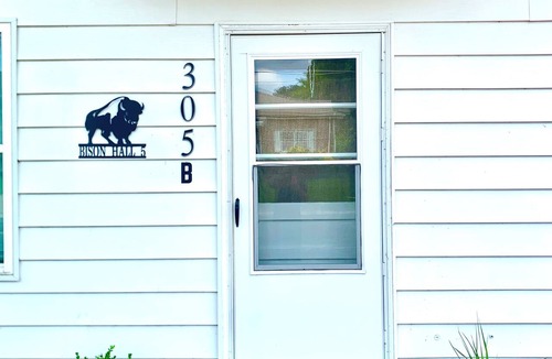 Searcy Apartment | Bison Hall 5, No cleaning fee, Near Harding