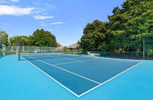 Avalon Beach Estates House | Blanc Bao With Pool And Pickleball