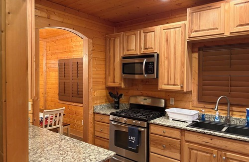 Pine Level Cabin | Blue Creek Hideaway- 2BR Cabin located on Lake Mitchell, AL