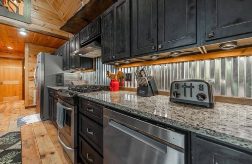 Foxfire Estates Cabin | *Blue Fox Den*Retreat~Golf~Views~Arcade~HotTub