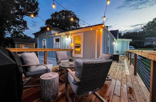 Kirkwood House | Blue Haven ATL Modern 4 Bedroom Retreat with Deck 10 Minutes to Downtown