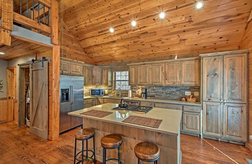 Cashes Valley Cottage | Blue Ridge Mtns Creekside Cabin w/Hot Tub + Pier!