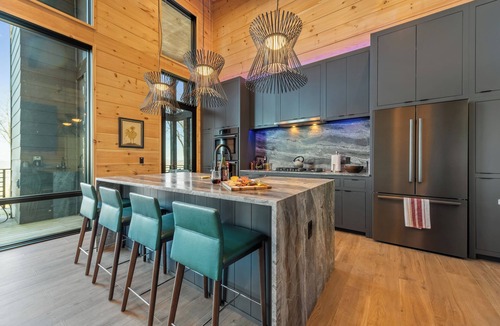 Ridges Over the Lake Cabin | Blue Ridge Ultra Luxury with Stunning Mountain & Lake Views, Near Aska & Marina