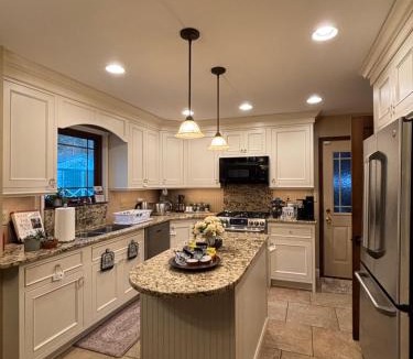 Union House | Bluegrass Resort - Nature rich escape, Between the Creation & ARK, Fully equipped kitchen, Pet friendly, Fire pit