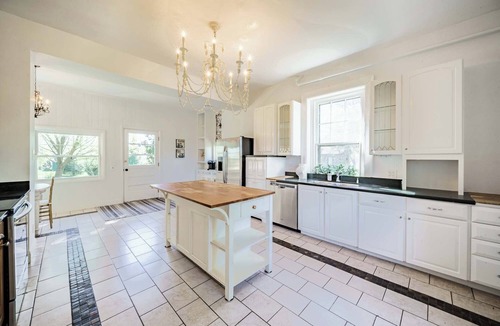 Round Hill House | Bluemont Belle is settled on a Historic Equestrian VA Estate