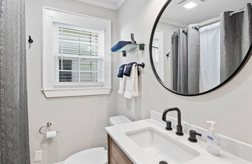 Dunean House | Bluestone Cottage- 2 miles to Downtown Greenville