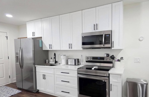 Bluffton Apartment | Bluffton Bubbly Bungalow- walking distance to boutiques, sunsets & local dining!