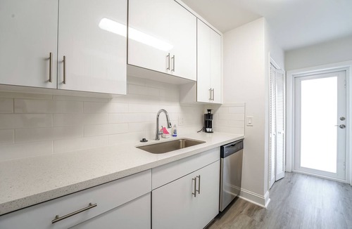 Boca Raton Apartment | Boca Waterfront Walk to Beach Pool & Hot Tub Gym Parking