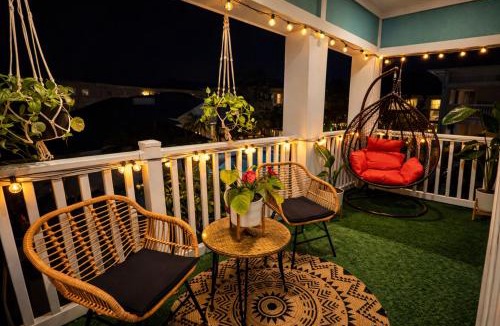 Bearss Plaza Apartment | Boho Boutique Retreat - Pool - Gym - Private Patio