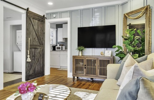 Easley House | Boho on B St- Monthly Rental 2min to DWT Easley