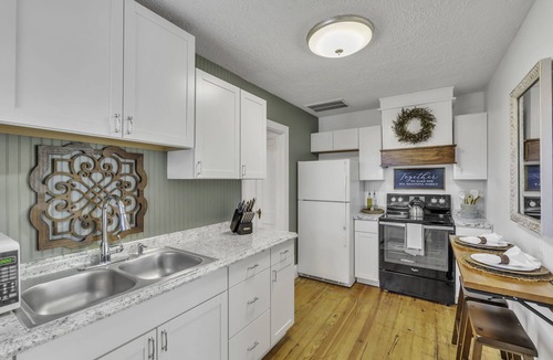 Easley House | Boho on B St- Monthly Rental 2min to DWT Easley