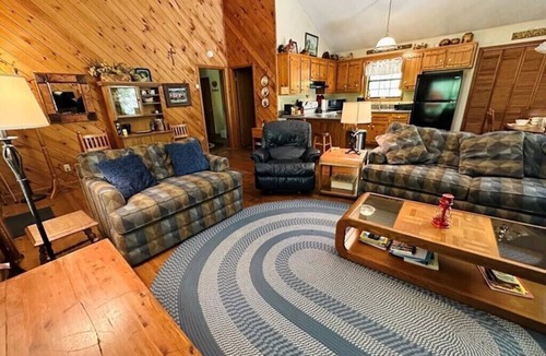 Blairsville Cabin | Bonnie Cabin close to Helton Creek Falls and Blood Mountain