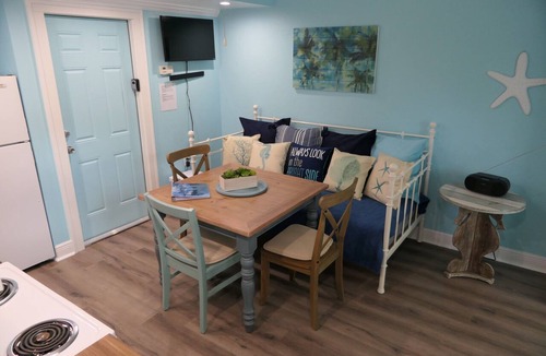 Altamont Manor Apartment | Book now and save: great deals for your next getaway!