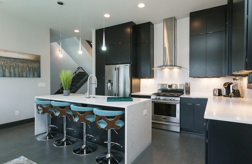 Hadley - Washington House | Boots On! Bars Open! 2 Miles To Downtown Broadway’s Fresh, Open-Air Rooftops