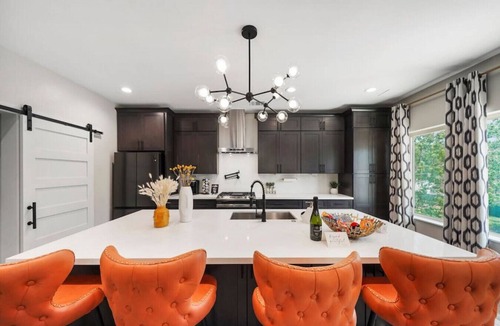 Foster Place House | Both Units · Luxury Htx High-rise Hottest Ctrl Area + King Beds