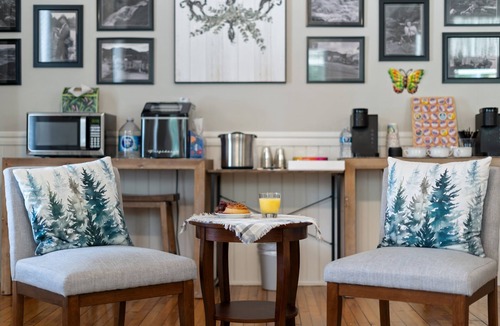 Tellico Plains Hotel | Boutique Inn, The Byrum Room 3B, Minutes from The Cherohala Skyway