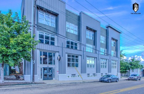 Downtown Memphis Apartment | BRAND NEW Modern Spacious Loft in Downtown with free parking
