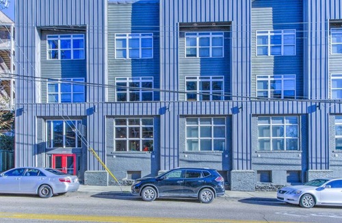 Downtown Memphis Apartment | BRAND NEW Modern Spacious Loft in Downtown with free parking